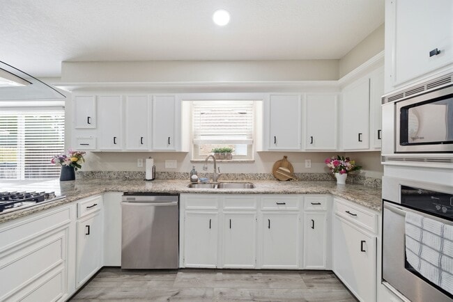 Photo - 12935 Belgrave Dr