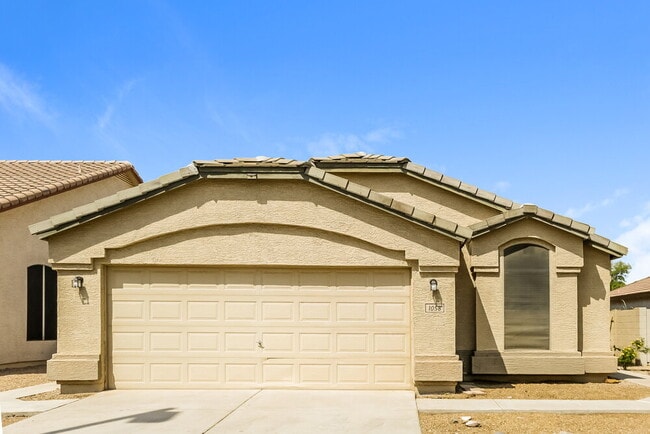 Building Photo - 1058 S Sierra St