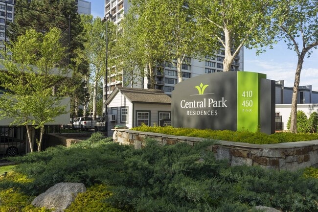 Photo - 450 W 7th St