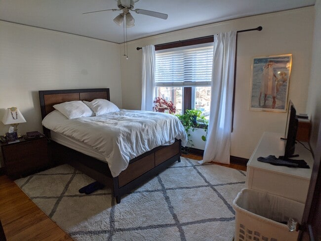 Building Photo - 6633 Alamo Avenue Unit 1W