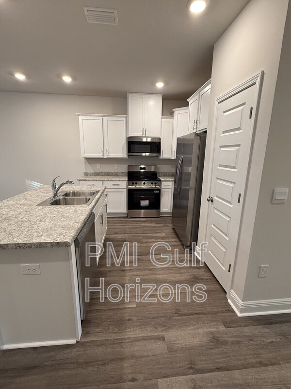 Photo - 1302 Leeway Dr