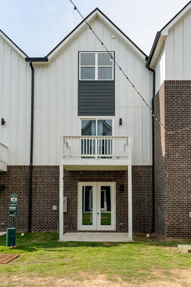 Building Photo - 5706 Sofias Cir