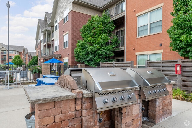 Courtyard - Grill