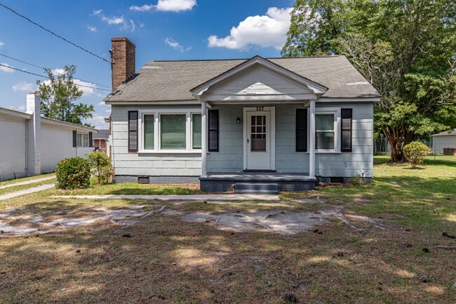 Building Photo - Spacious & Charming Home in Goldsboro - Excellent Wayne Memorial Drive Location!