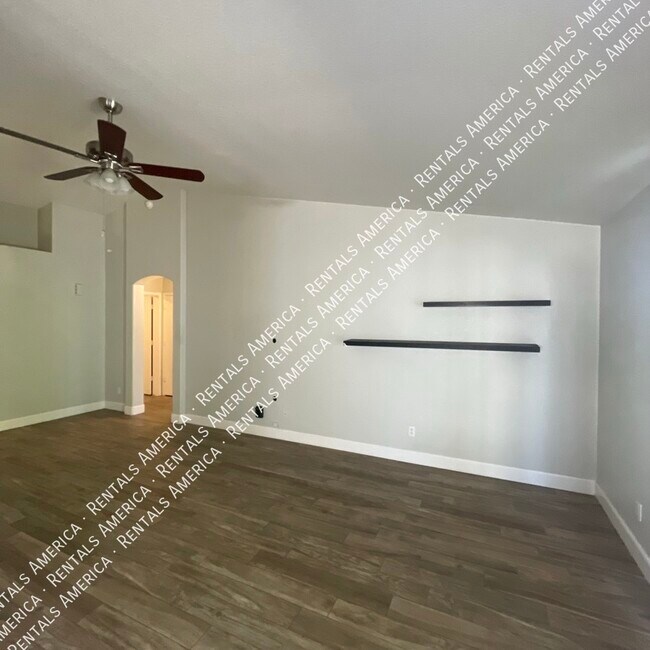 Photo - 440 E Del Rio St House