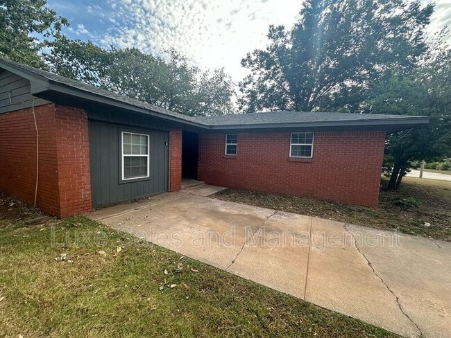 Photo - 8204 N Harvey Pl