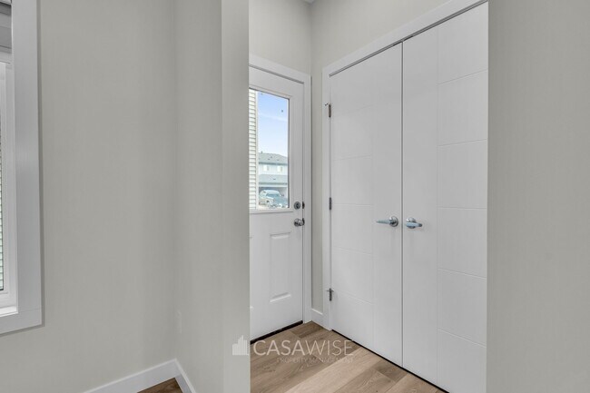 Photo - 1077 Berg Pl