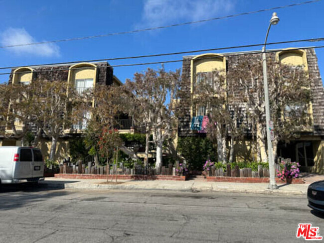 Building Photo - 2727 3rd St Unit 208 Rental