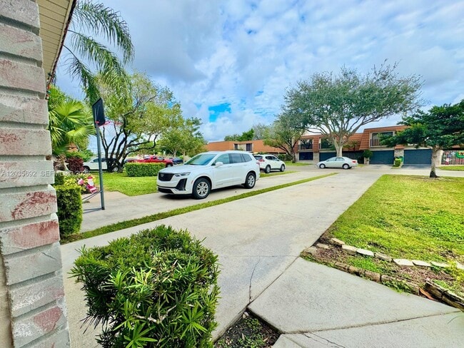Photo - 1415 SW 110th Way
