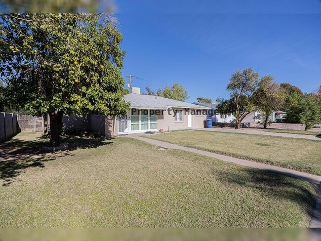 Photo - 530 W 15th St