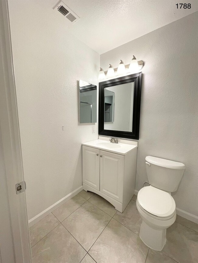 Photo - 1788 Long Barn Way