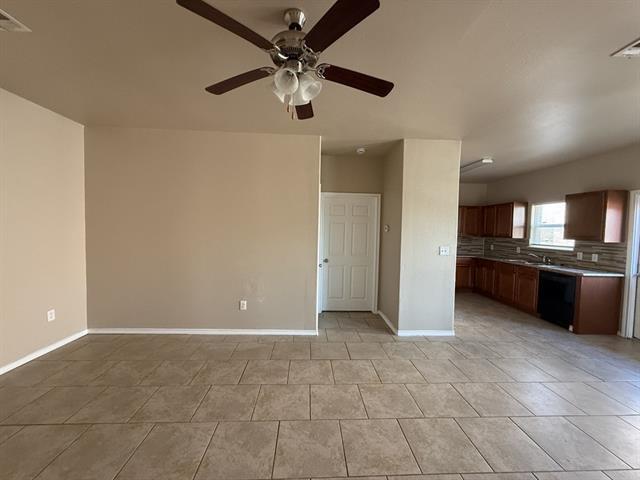 Photo - 704 E College St