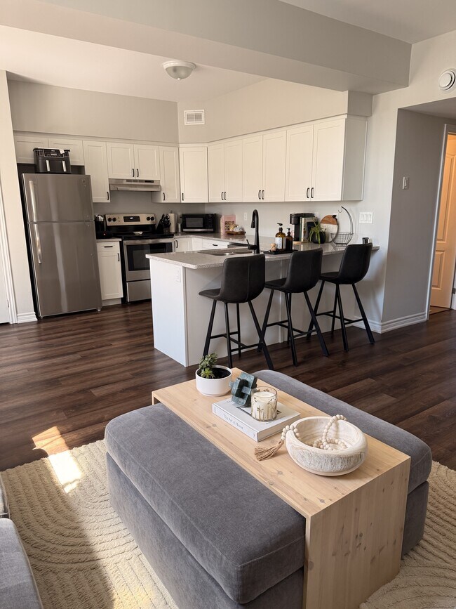 Photo - 480 Lonsberry Dr