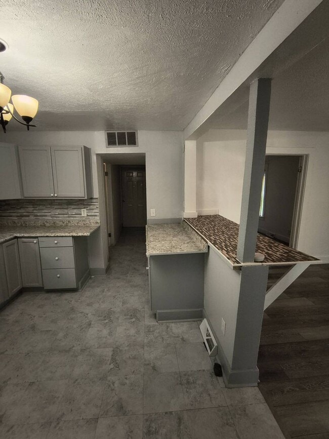 Photo - 1127 Montrose Ave Unit 1127 Montrose Lower