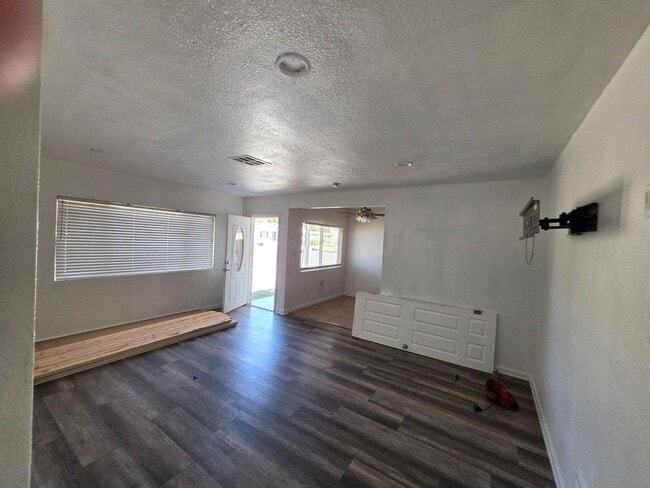 1225 Castaic Ave