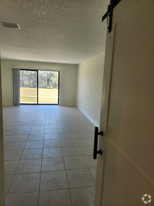 Building Photo - 3630 S Central Ave Rental