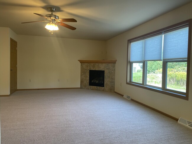 Photo - 2635 Parkfield Dr Apartment