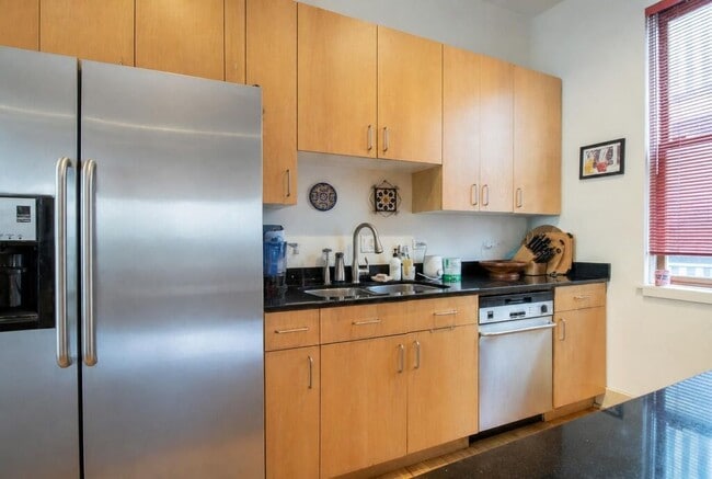 2007 W Evergreen Ave
