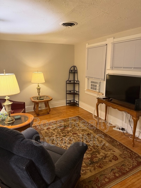 Photo - 2835 Midwood Ave