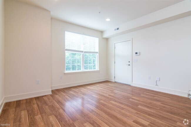 Building Photo - 2 br, 2 bath Triplex - 1904 N MARSHALL ST ... Unit 3 Rental