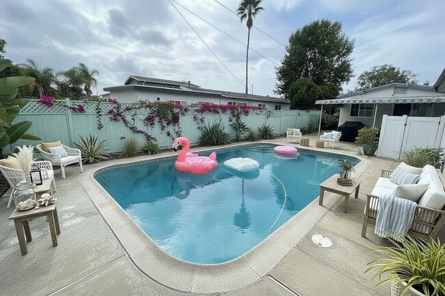 Building Photo - 5027 Ensign St