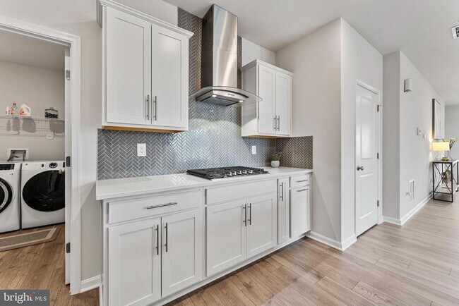 Photo - 493 Ensemble Wy