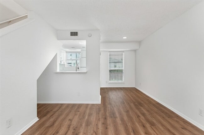 Photo - 1901 N Fitzhugh Ave Unit 19B