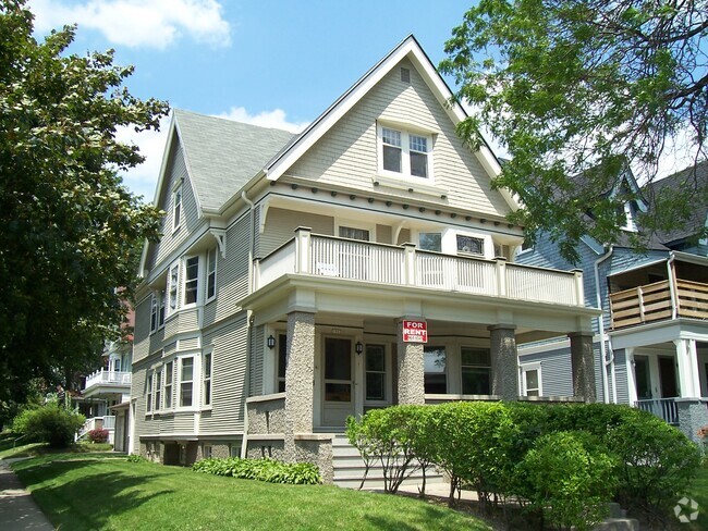 Building Photo - 1900 E Newberry Blvd Rental