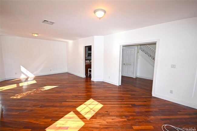 Photo - 21 Arrandale Ave