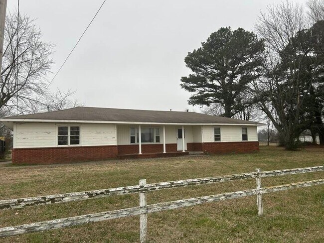 Large 3 bedroom 2 Bath House- with nice Bi... - Large 3 bedroom 2 Bath House- with nice Bi...