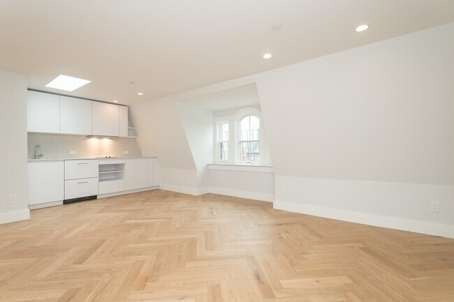 Building Photo - 461 Massachusetts Ave