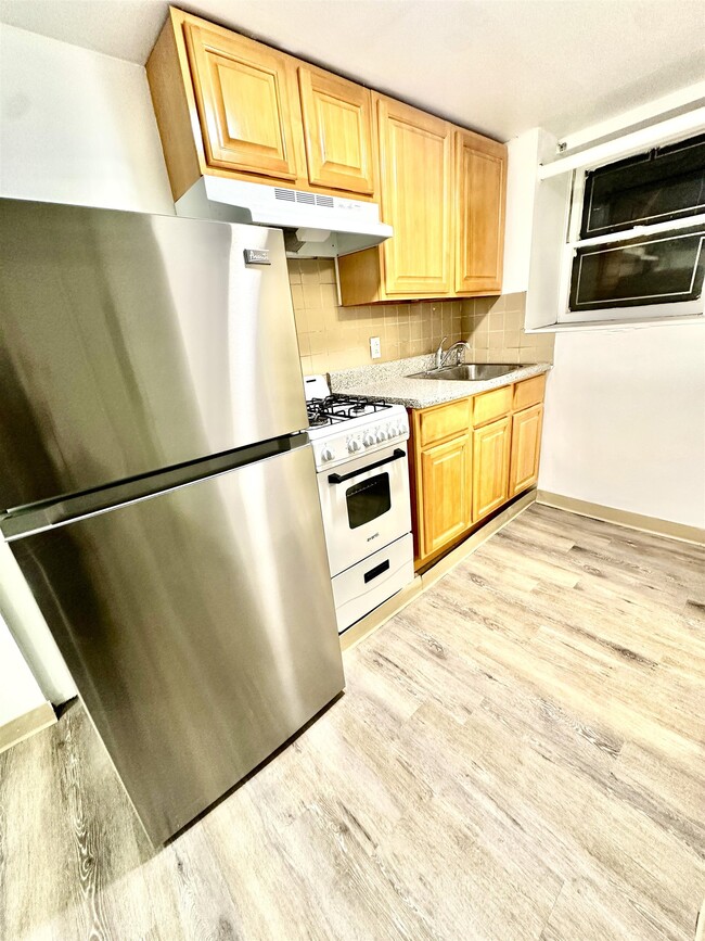 Building Photo - 500 New York Ave Unit STUDIO 1