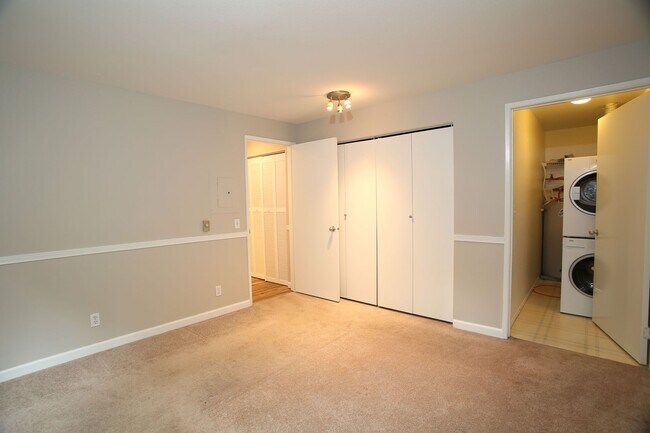 Photo - The Crest On Belmont