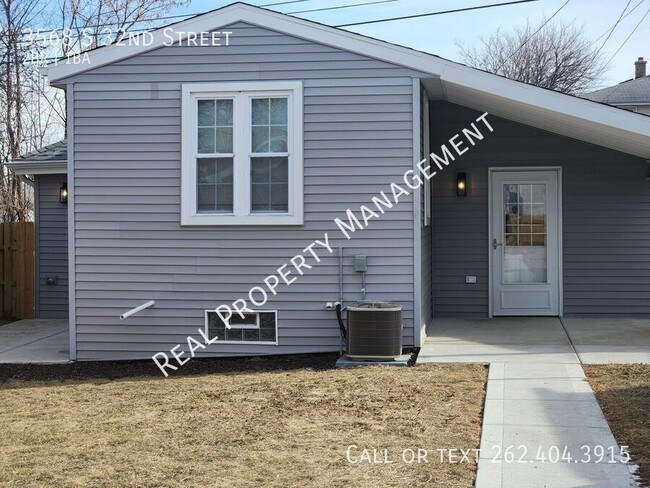 Beautiful 2 Bedroom Single Family Home - Beautiful 2 Bedroom Single Family Home