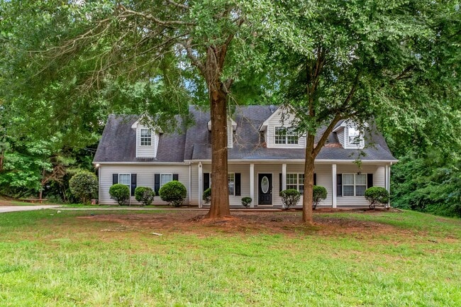 Building Photo - Beautiful 4 Bedrooms + Bonus Room on Nearly 1 Acre in Stockbridge! ?