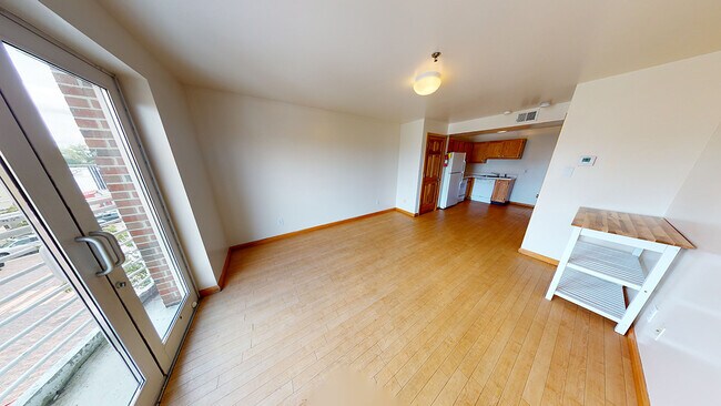 11 E High St