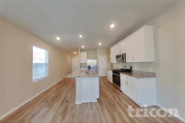 5108 Saddle Clb Dr