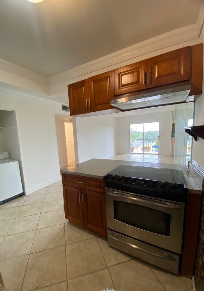 Photo - 3181 SW 13th St Unit 409