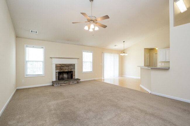 Photo - 117 Highland View Pass