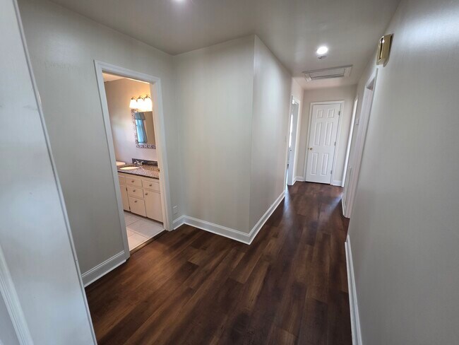 Building Photo - 10310 Picadilly Ln SW