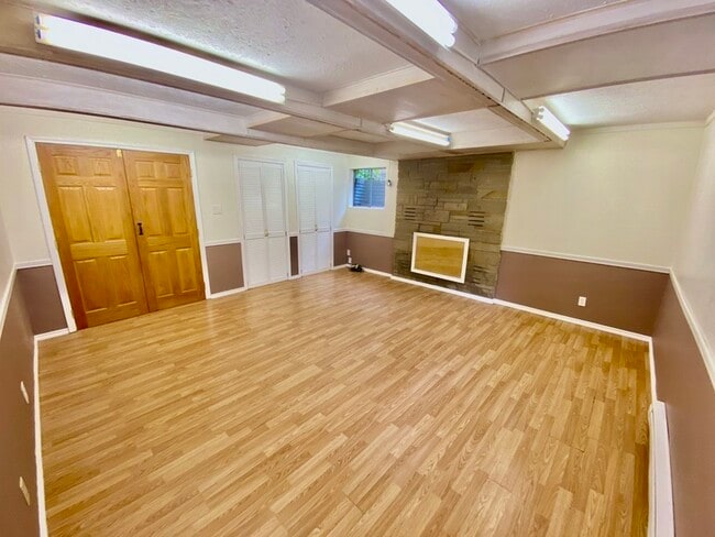 Photo - 313 NE 185th St