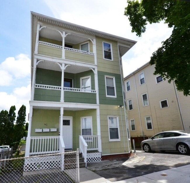 Building Photo - 33 1/2 Barclay St Unit 3