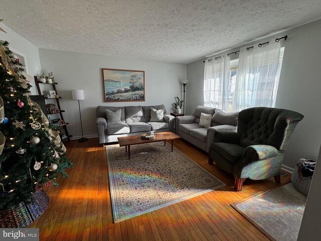 Photo - 3132 Laurel View Dr