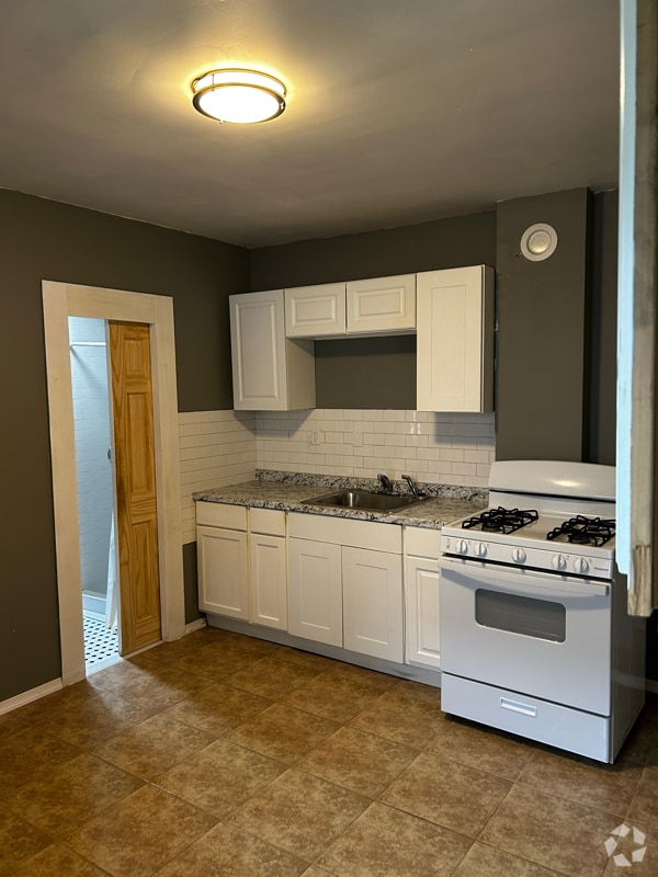 Building Photo - 1518 Meylert Ave Rental