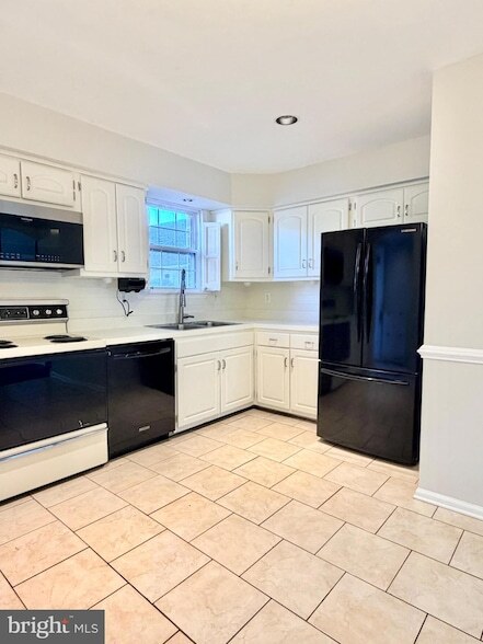 736 Village Ln.