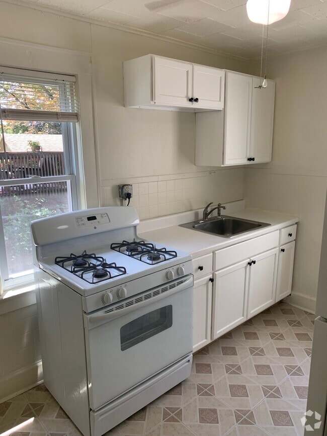 Building Photo - 22 S Conger Ave Unit 1 Rental