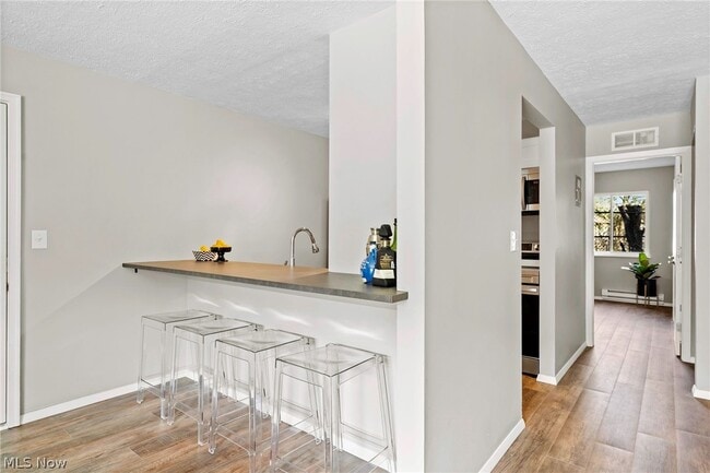 Photo - 10526 Clifton Blvd Unidad 203