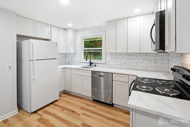 Photo - 174 Alcoa Ave