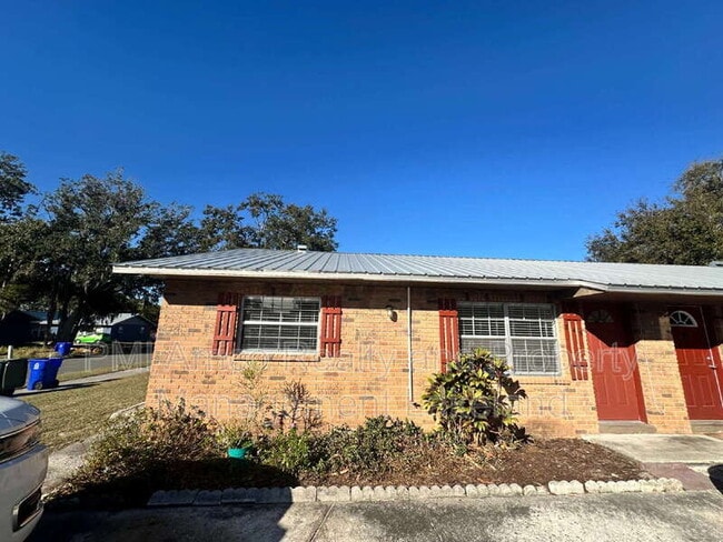 Building Photo - 845 Castle Way