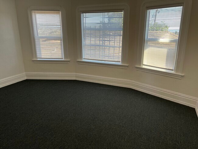 Photo - 1940 E 17th St